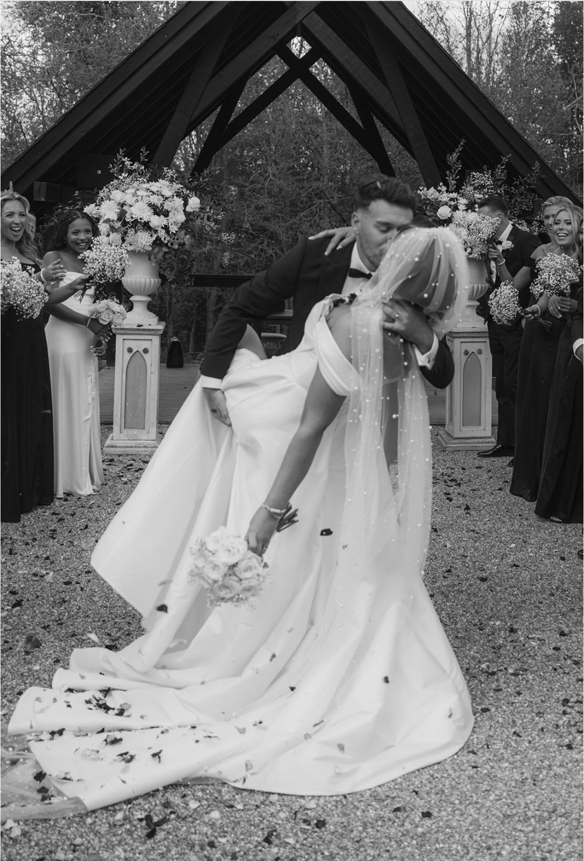 Rent | A pair of oversized floral urns