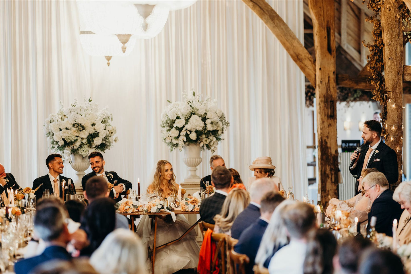 Pair of oversized urns | Rental