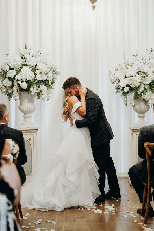 Pair of oversized urns | Rental